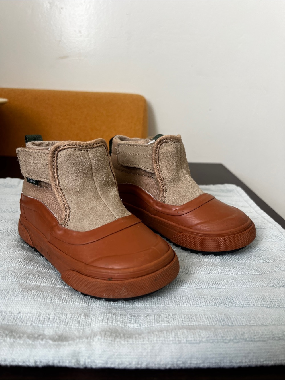 Vans Kids Tan & Brown Waterproof Winter Toddler Slip-On Hi Terrain V bootie shoe - Picture 6 of 7